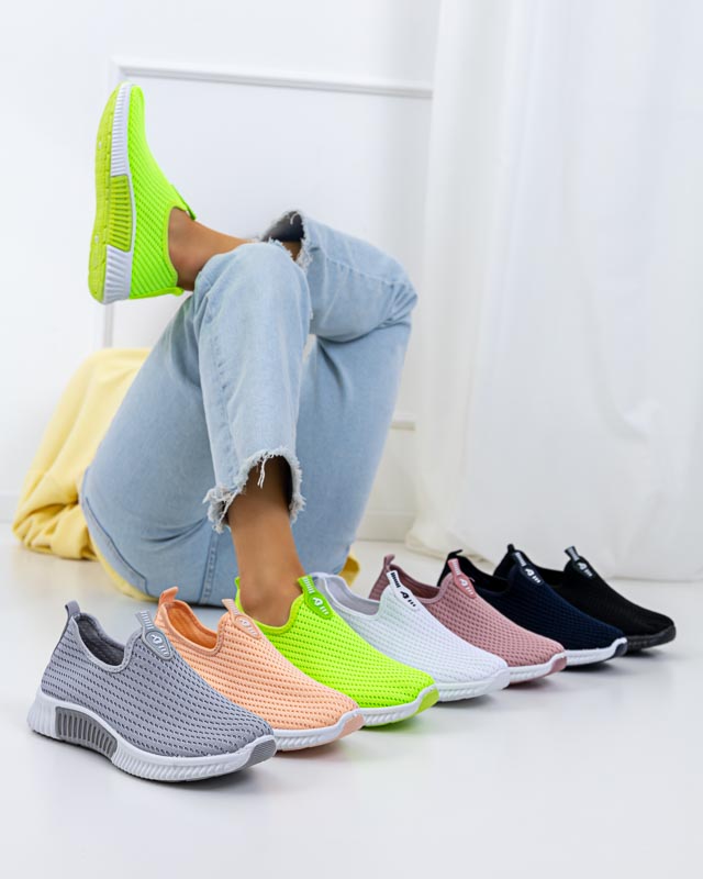 Czarne damskie wsuwane buty sportowe Banila - Obuwie