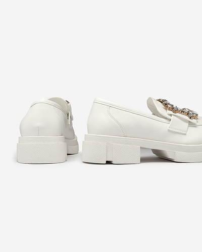 OUTLET Бели дамски мокасини със златен орнамент Coriol - Обувки