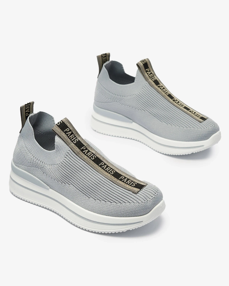 Дамски спортни обувки с надпис в сиво Cerppa- Footwear