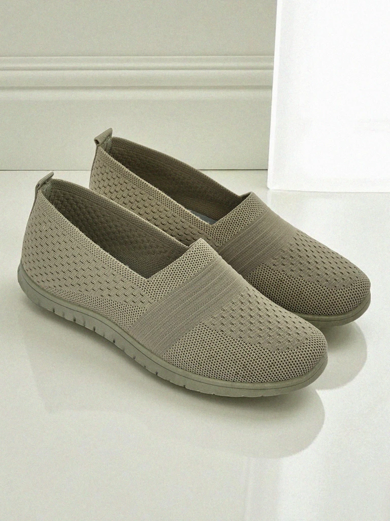 Дамски мокасини Gaia Verde – удобни зелени обувки от плат на равна подметка